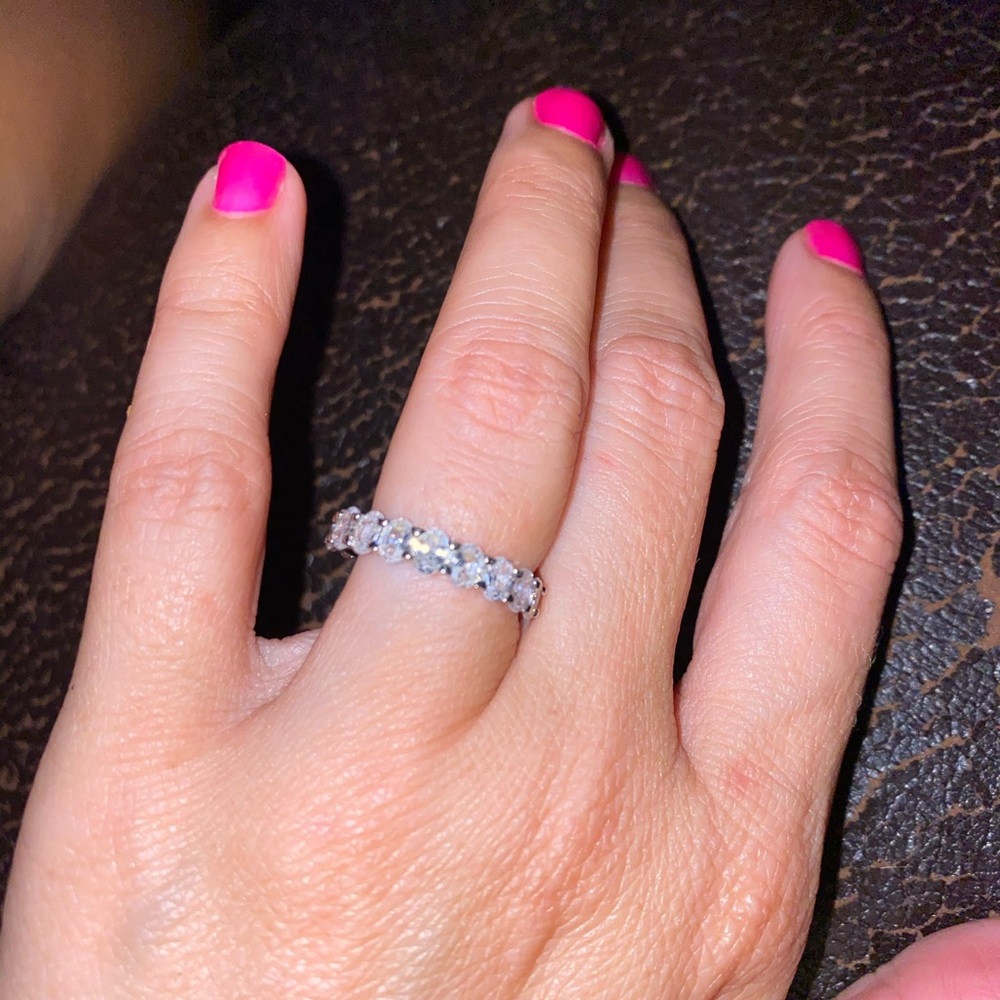 Oval stealing silver band